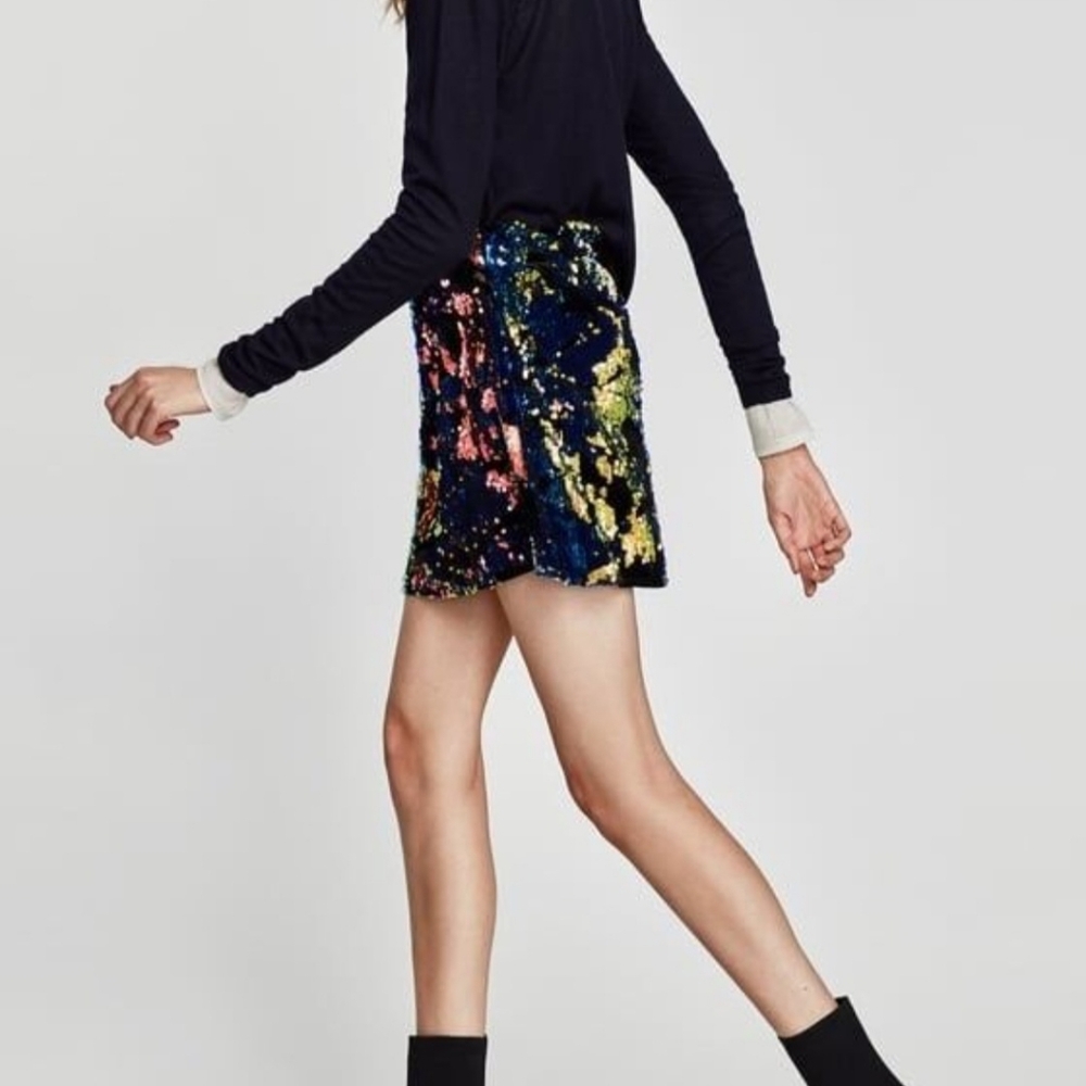 NEW ZARA SEQUINNED MULTICOLORED MINI SKIRT SIZE SMALL